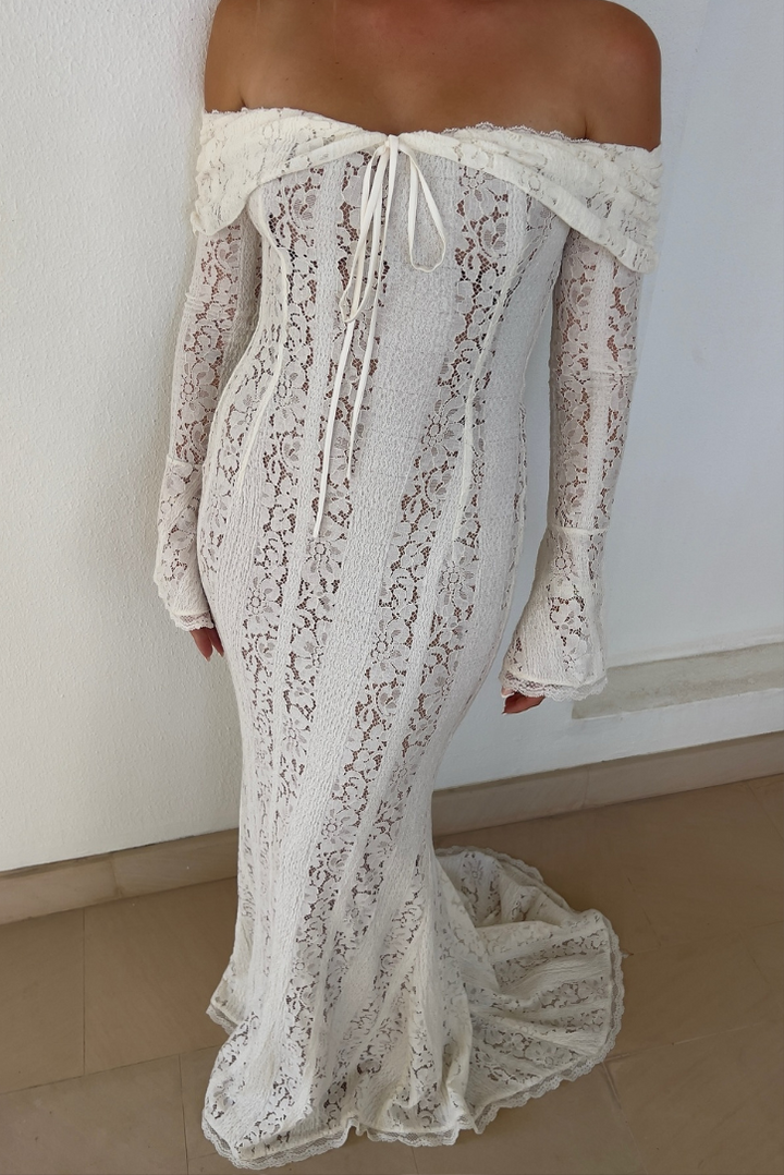 Fiorella | Abito Lungo in Pizzo con Spalle Scoperte