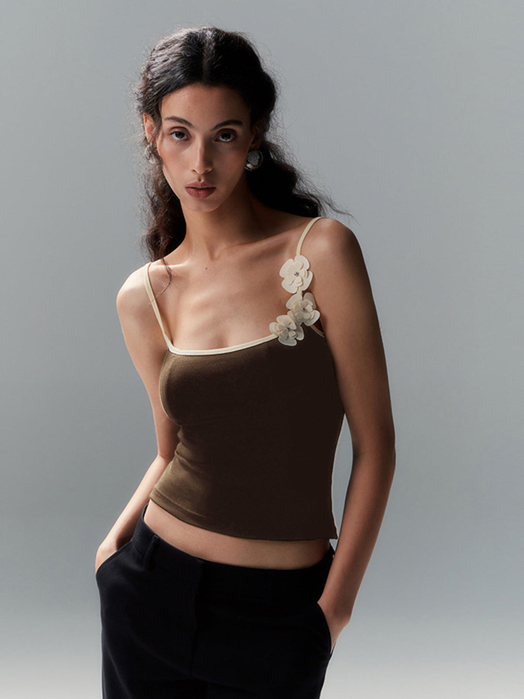 Greco | Top Floreale con Contrasto